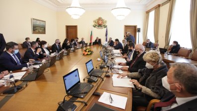 Служебното правителство купува щадящи тестове за учениците от 1 до 4 клас