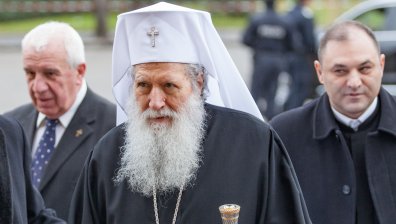 "Надяваме се да го видим в храма": Молитви за здравето на патриарх Неофит
