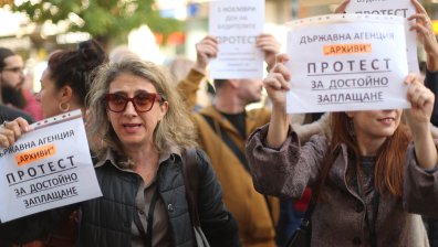 Пред Столичната библиотека културни дейци поискаха увеличение на заплатите