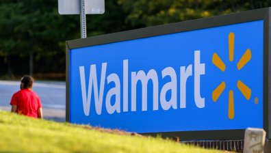 Walmart няма да продава козметика на тъмнокожи зад заключени витрини