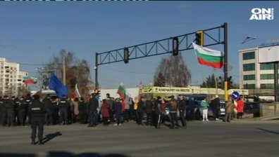 Засилен трафик към София: Протест блокира вход на столицата за около час