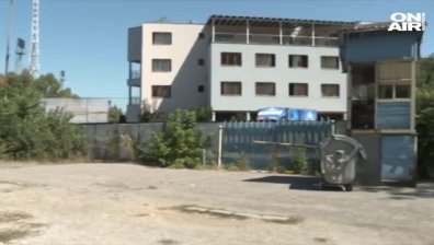 Брутално пребитият служител на "Левски" остава в тежко състояние