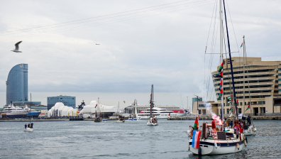 Хуманитарна флотилия с помощ отплава от Барселона към Газа (СНИМКИ)