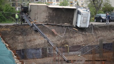 Кран се преобърна на строеж в ж.к. "Левски"