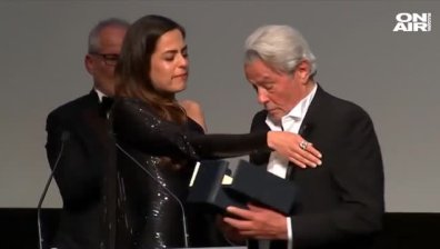 Ален Делон се чувства добре след инсулта