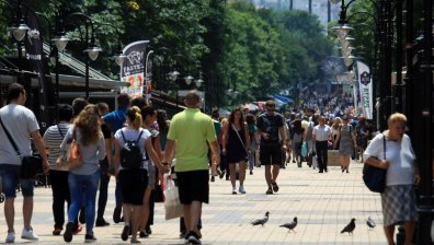 Повече от половината българи се определят като хубави, 72% са доволни от себе си