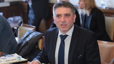 Депутатите ще гласуват оставката на Данаил Кирилов, ако съберат кворум