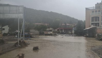 Наводненията се завръщат: Сутерени и улици потопени в Лозенец