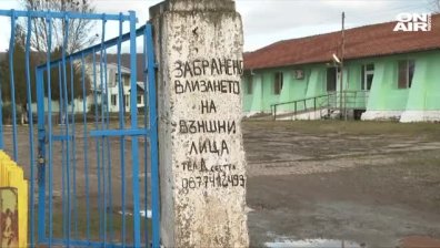 Изолират хора във фургони в детска градина заради ново Ковид огнище
