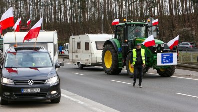 Полски фермери блокираха границата с Германия, очакват се значителни задръствания