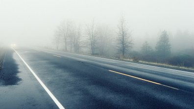 Мъгла и дъжд по магистралите, карайте внимателно