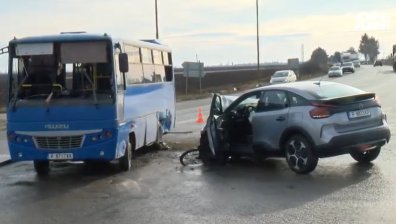 Катастрофа между автобус и кола край Русе, има пострадали