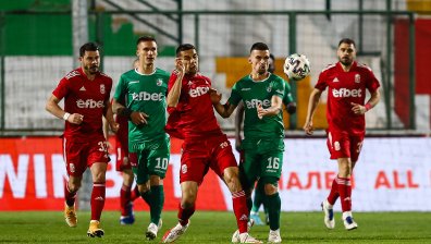 С човек по-малко и гол в последната минута "Берое" взе точка срещу ЦСКА 1948