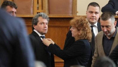 Игра на кворум: От чия подкрепа се нуждае ИТН, ако от ГЕРБ излязат от залата?