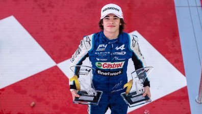 Никола Цолов триумфира предсрочно с титлата в испанската Формула 4