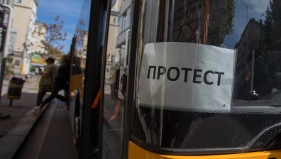 Шофьорите от градския транспорт излизат на улицата пред Столичната община