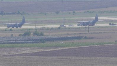 Военна полиция не допуска никого до авиобаза "Безмер"