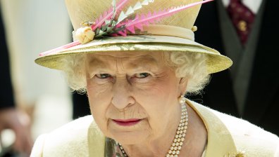 Кралицата се завърна към задълженията си след Ковид-19, успя да види правнуците си