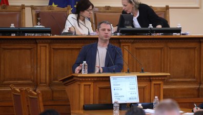 ГЕРБ-СДС, ПП-ДБ и ДПС предлагат отнемане на дерогацията на "Лукойл"