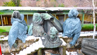 Опитаха да задигнат фигурите от Паметника на Съветската армия