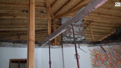 Година след пожара, ремонтът на гимназията в Трявна все още е блокиран