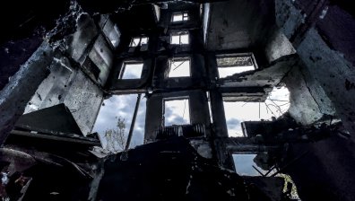 61 удара по Херсон за ден - има загинал, поразено е училище