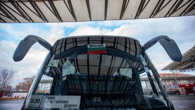Символичният протест на автобусните превозвачи в цялата страна започна