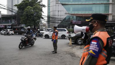 Коронаправилата по света: Най-строгите глоби и наказания 