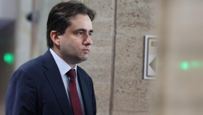 Божидар Божанов: Бойко Борисов прекрати преговорите заради Пеевски