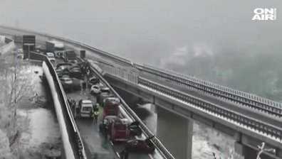 Двама загинали и най-малко 10 ранени след верижна катастрофа в Италия