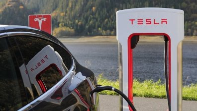 350 работни места на Tesla в Германия остават незаети