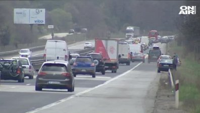 Движението по АМ "Хемус" е ограничено заради катастрофа