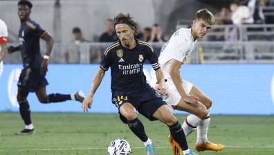 Оспорван мач изиграха "Реал" (Мадрид) и "Милан", "кралете" се наложиха с 3:2