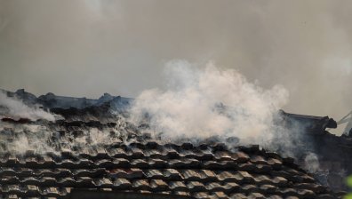 Момиче спаси баща си от огнен капан, брат ѝ се евакуира на покрива