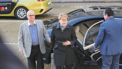 Протест пред БНР заради интервюто на посланика на Русия Елеонора Митрофанова