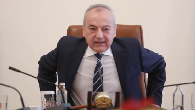 Донев отвърна на партиите за бюджета: Критикувате собствените си решения