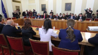 ДПС на срещата с Габриел: На България ѝ отива да има жена премиер