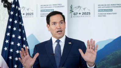 САЩ спешно започват масово да прекратяват визи на студенти