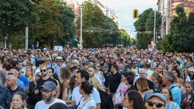 "Нямате белезници за всички": Протестиращите блокираха центъра на София