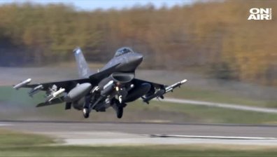 Пет военни самолета на САЩ и Канада са вдигнати по тревога