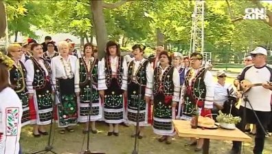Облечени в традиционни носии малки и големи отбелязаха Еньовден във Варна