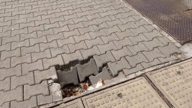 От HelpBook: Разбитите пешеходни настилки в София