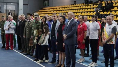 Радев откри възпоменателен турнир по тенис в памет на генерал-майор Нейко Ненов