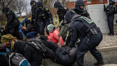 Хиляди протестираха срещу провеждането на конгреса на "Алтернатива за Германия"