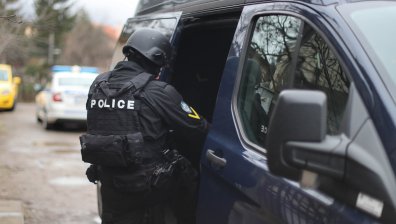 Полицията в Бургас хвана с наркотици жена, обявена за национално издирване