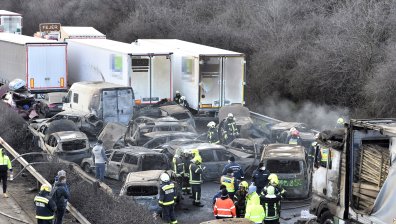 Десетки са ранени след верижна катастрофа в Унгария, 19 коли са изпепелени
