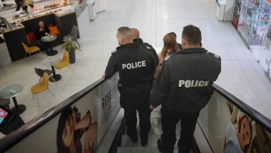 15-годишно момче е намушкано в мол в София