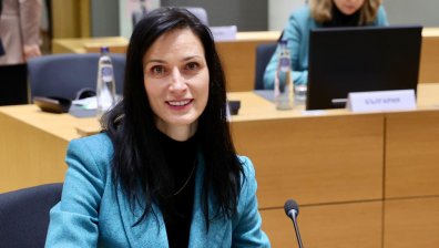 Мария Габриел: Подкрепяме решението на принципа на две държави в Близкия изток