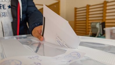 Проблеми с машинното гласуване и неявили се членове на СИК в няколко области