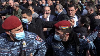 Високо напрежение и опит за военен преврат и в Армения (+ВИДЕО)